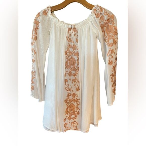 Tobi Sz XS Cream Gauze Peach Embroidered  Design Flowy Off/On Shoulder Top - Picture 1 of 8